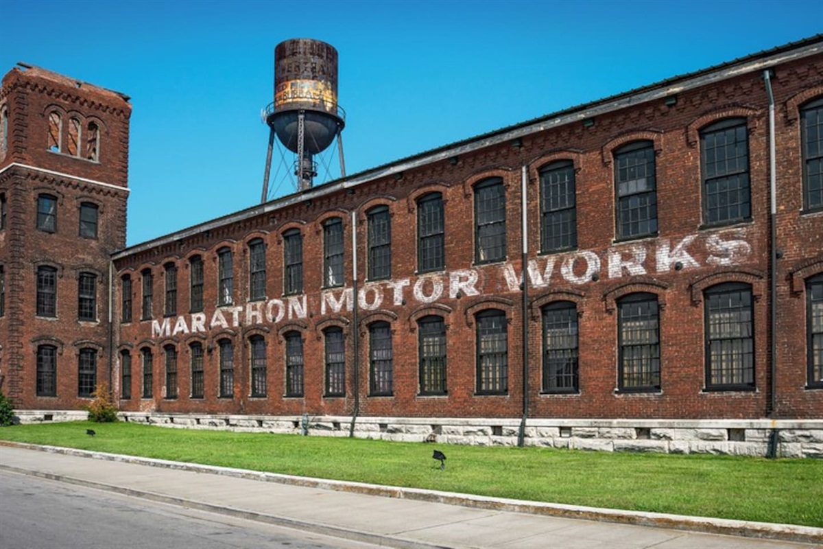 The shops and boutiques inside Marathon Motorworks are a walkable 3 blocks from the property