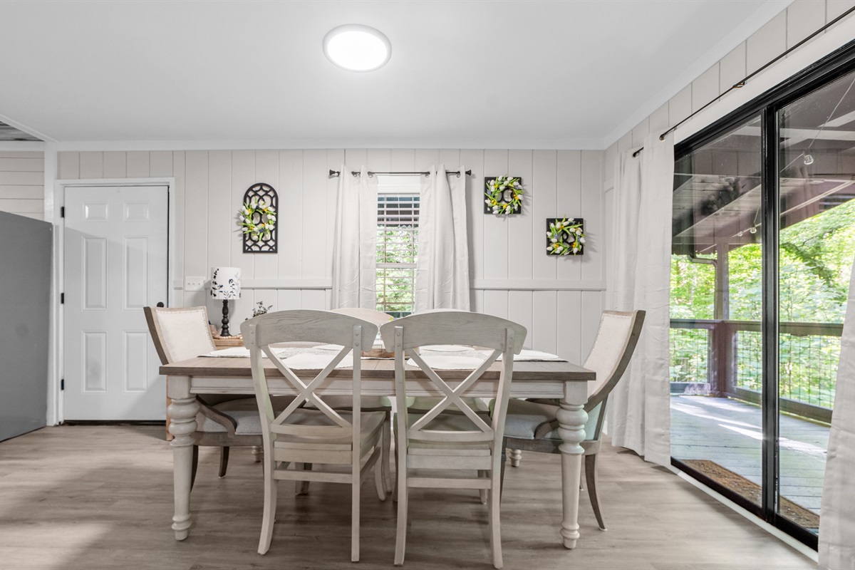 Dining area with 6 chairs