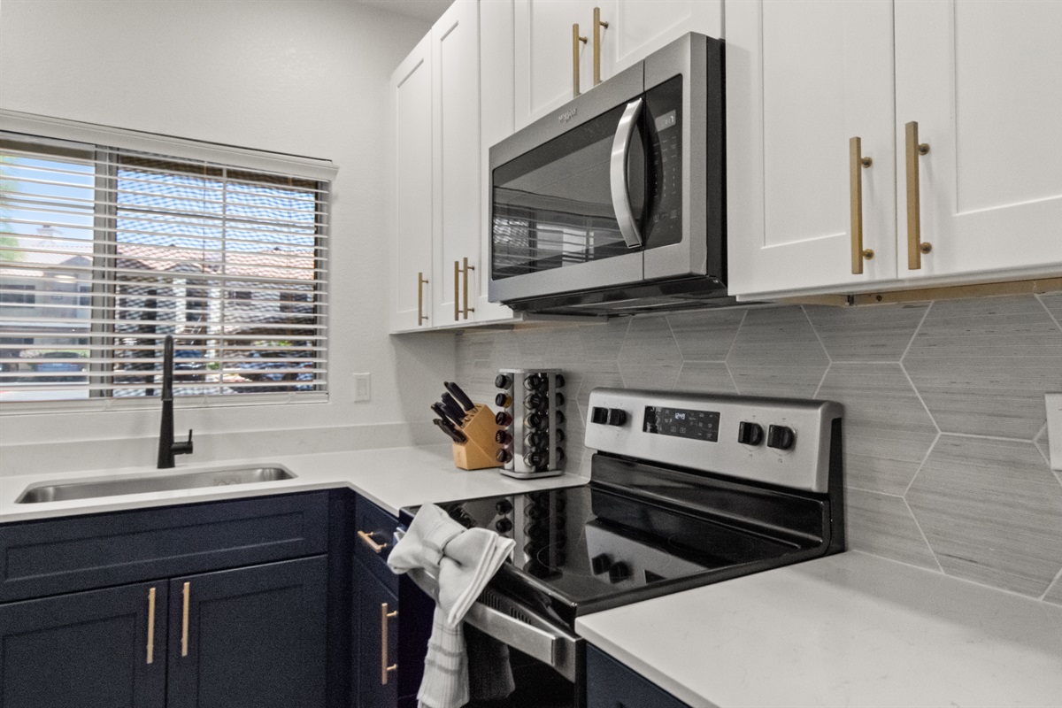 🍕 Family-Friendly Kitchen ideal for vacation meals and snacks.