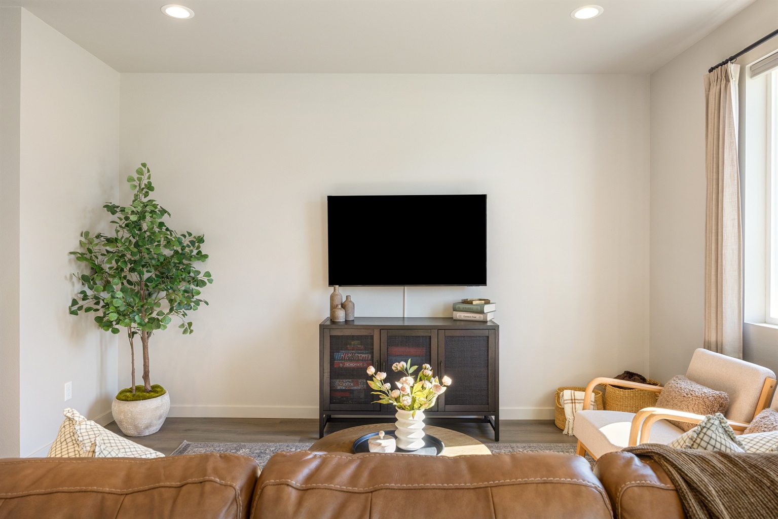 Bright and comfortable living room