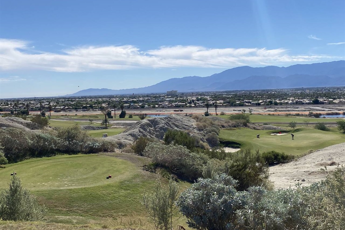 There are so many great golf courses with amazing views and great links near the Resorter as well as great hikes overlooking the desert and valley.  10 minutes from the condo is McCallum Theatre and the new Acrisure Area for live entertainment.