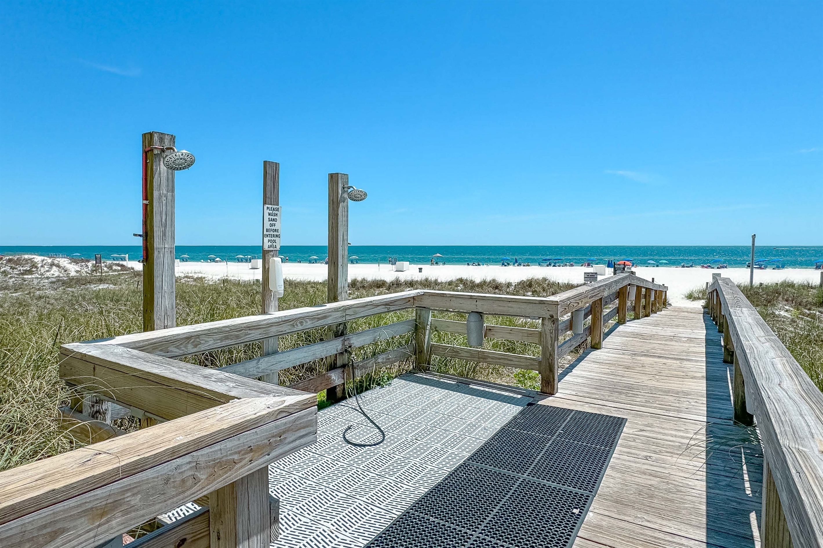 Outdoor shower and rinsing station