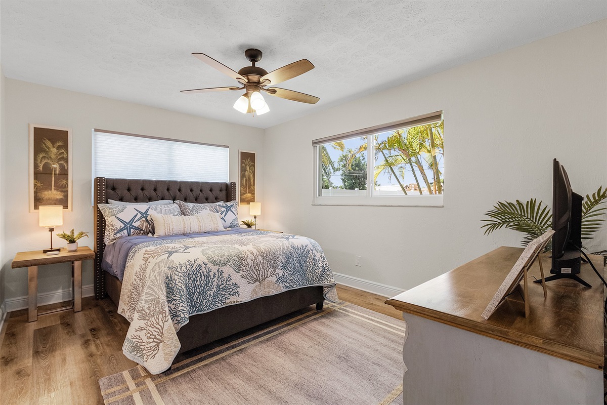 Wake up to sunshine and serenity in our cozy bedrooms 🛏️✨ #CapeCoralGetaway