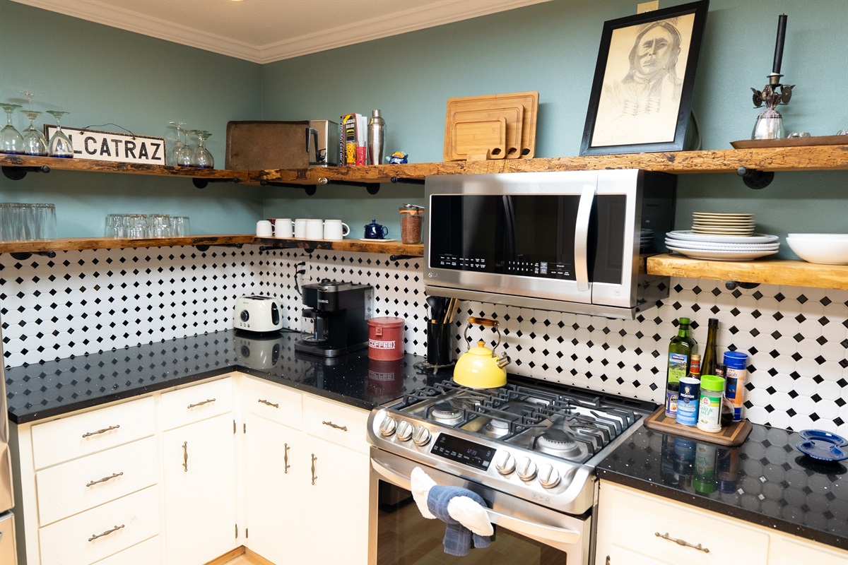 A fully equipped kitchen for a seamless and inspired cooking experience.