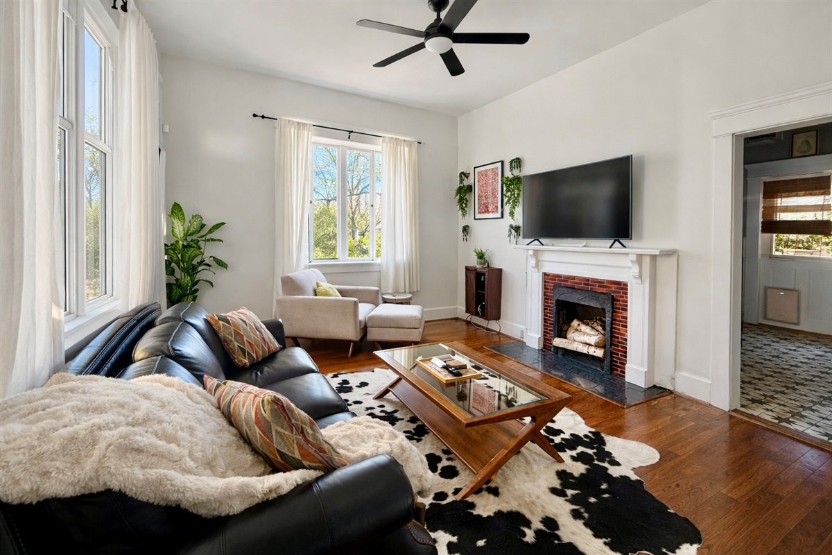 Relax in our inviting living room with a flatscreen TV and cozy seating – your ideal space for unwinding and entertainment.