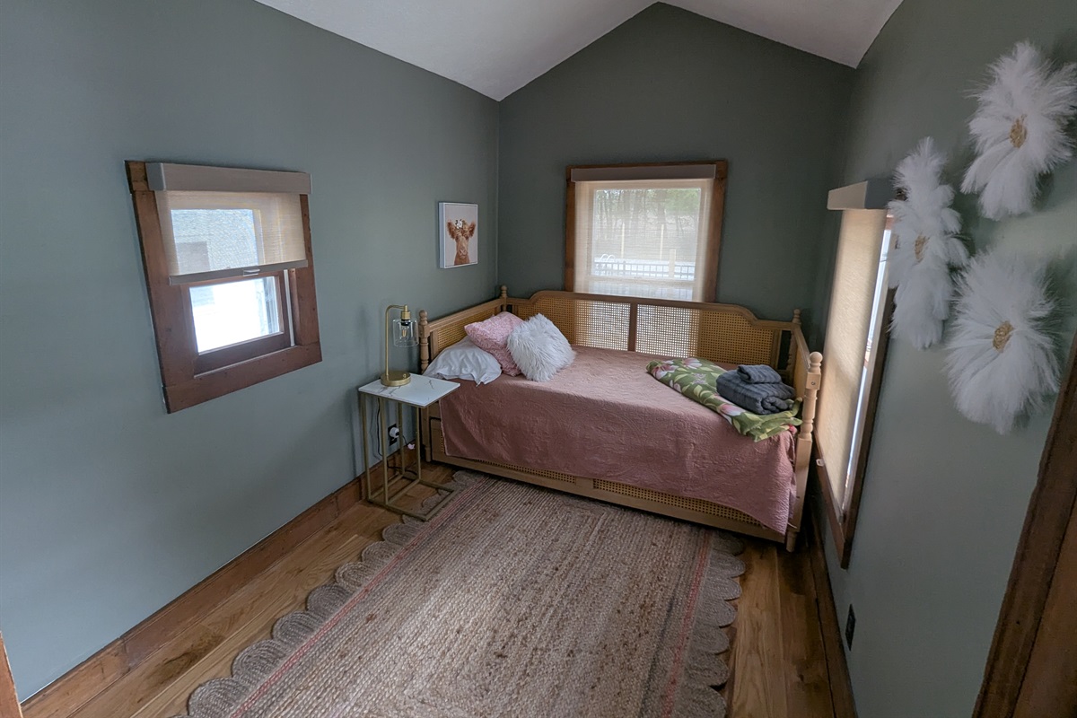 Main House 6th Bedroom, Twin Bed