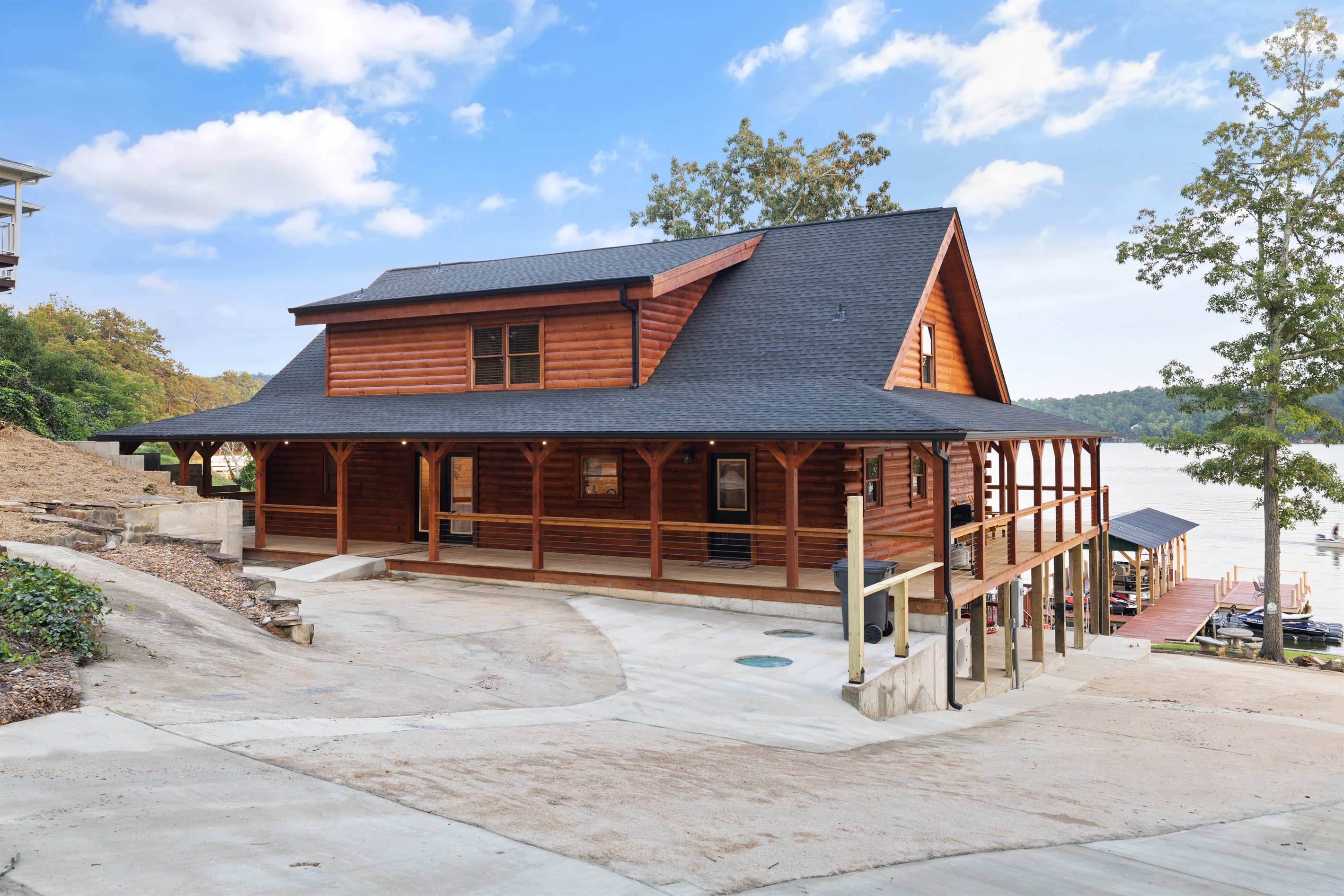 3 Cabins lake Weiss, water front, boat Rentals