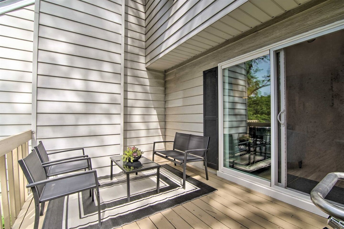 2Bd Unit:  Sip a cup of coffee or tea while relaxing on the deck in the morning or afternoon while watching the birds and squirrels.