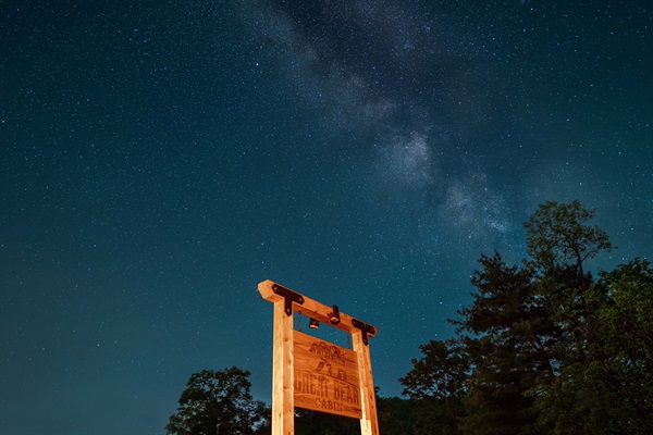 Unplug. Unwind. Look up. 🌌 The Milky Way puts on a breathtaking show above Great Bear Cabin — where the only thing more stunning than the stars is the serenity that surrounds you.