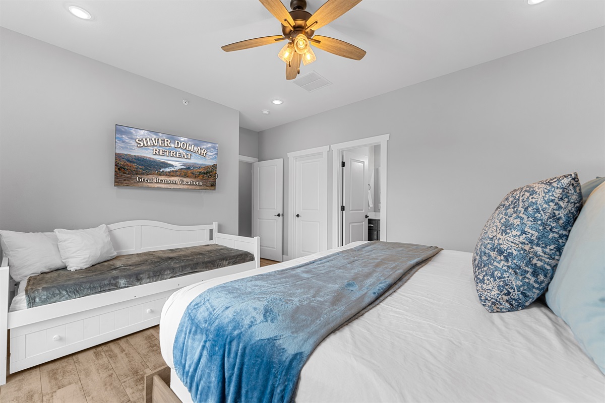 Bedroom 3 (King Suite)