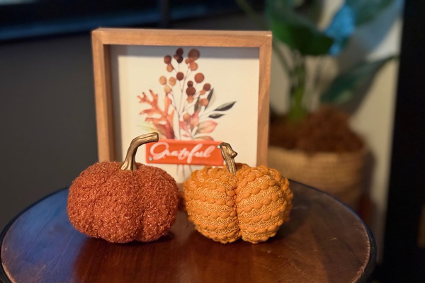 Thoughtful seasonal touches throughout the home.
