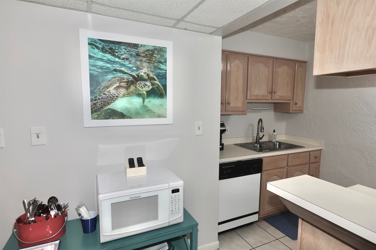 Kitchen with breakfast bar seating for 4