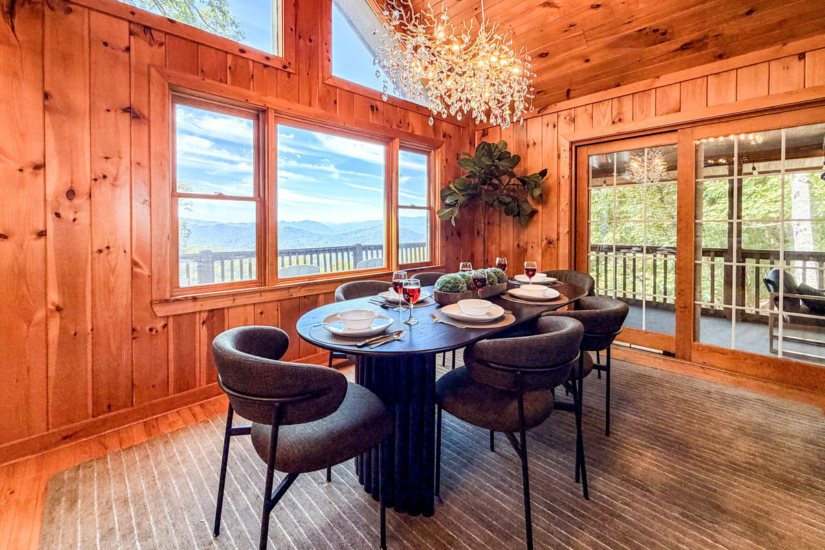 Experience breathtaking, all-season views right from the dining table.