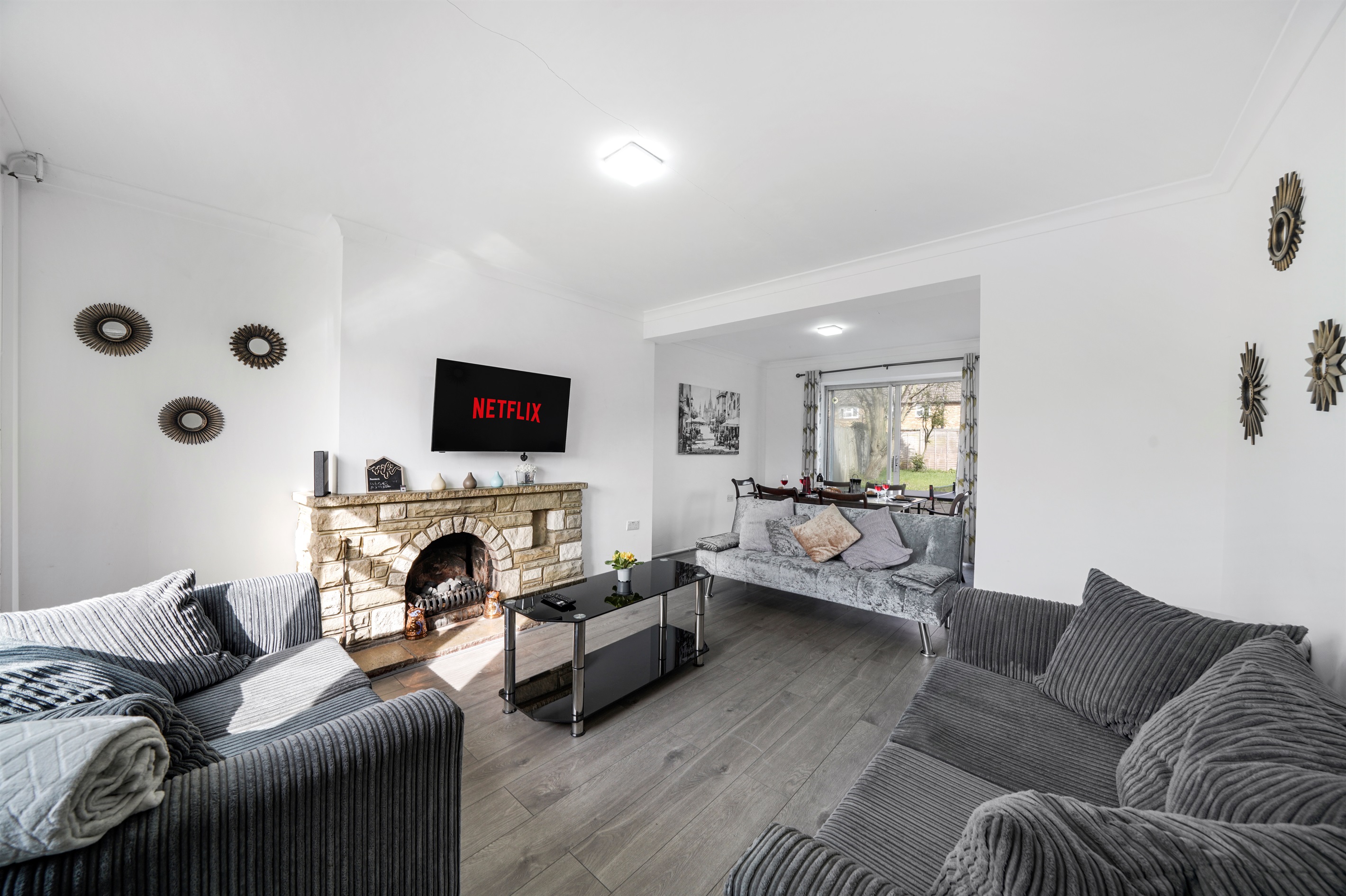 [Sitting room space for 8 comfortably]