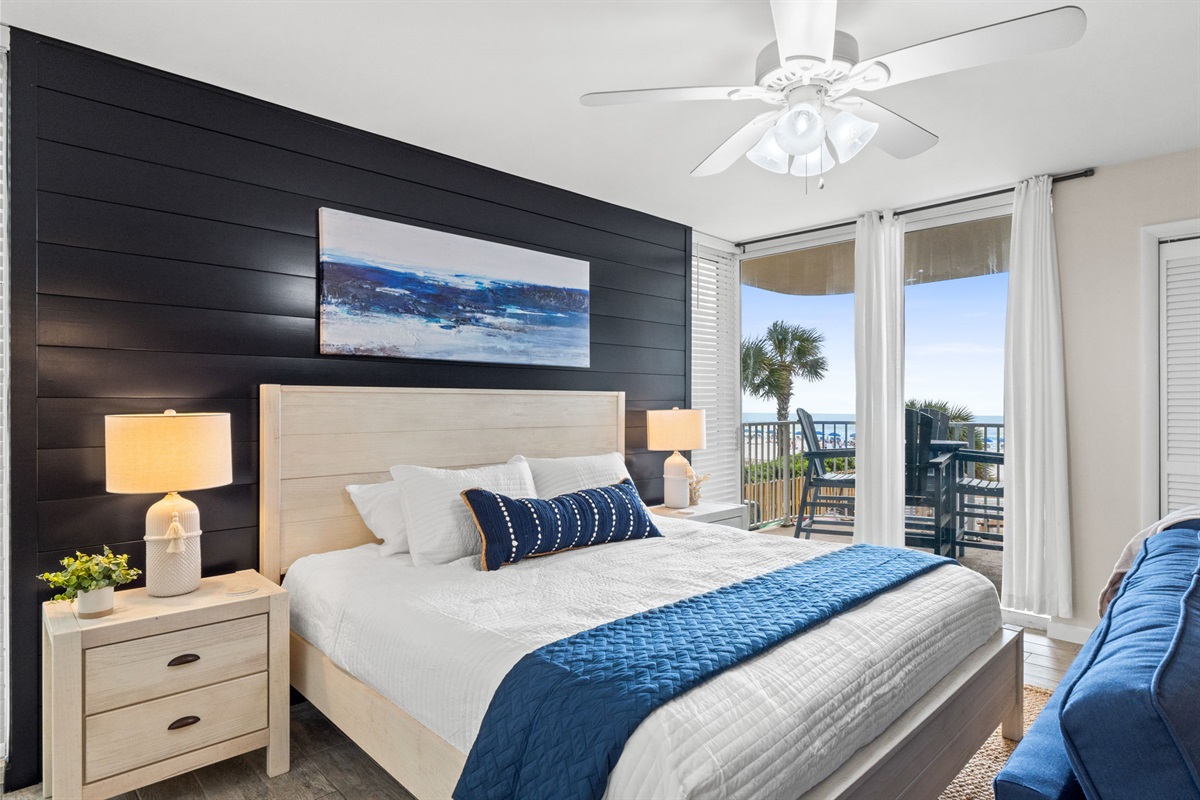 Kim size bed with gulf views. 