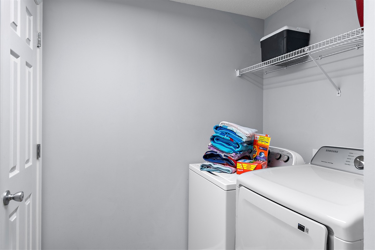 Washer and Dryer with Plenty of Laundry Supplies + Beach Towels!