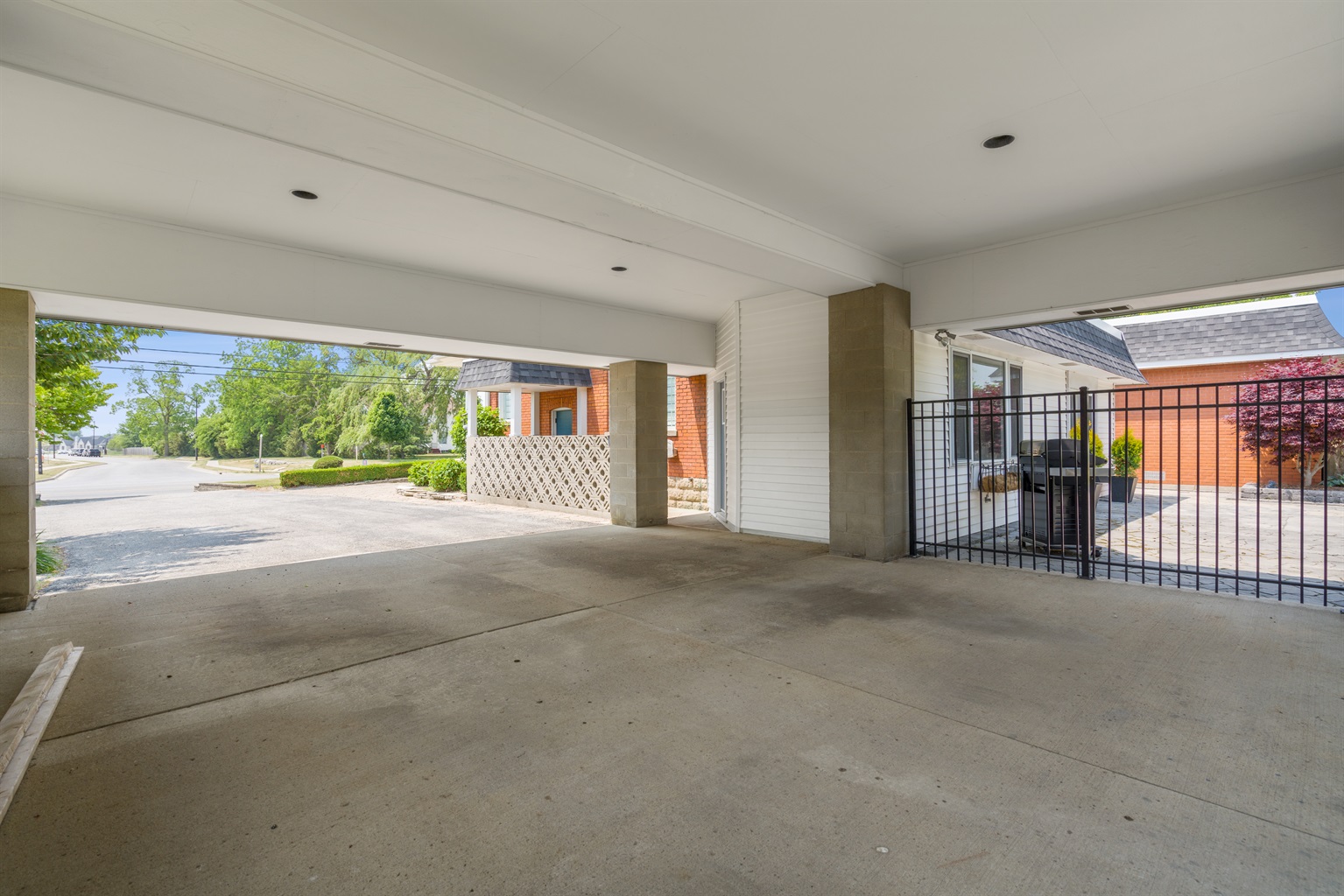 Spacious parking for up to 4 vehicles.