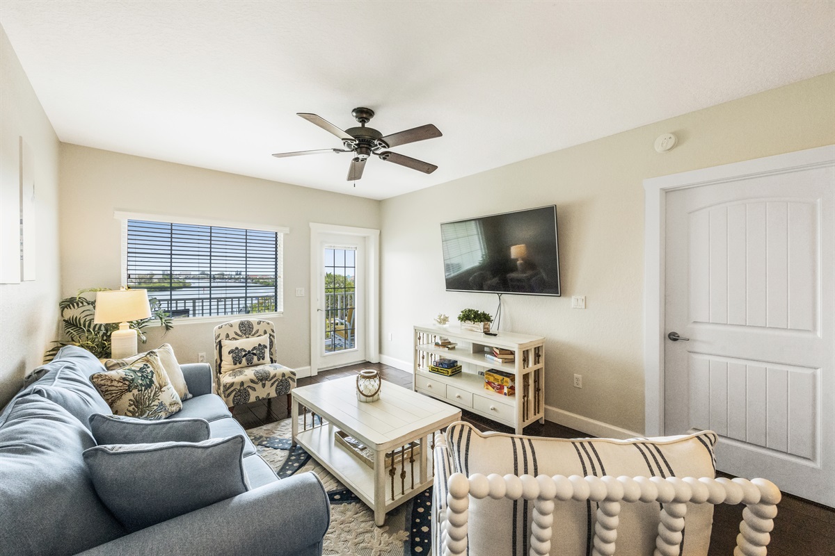 Dining/Living area - Overlooks the Intracoastal