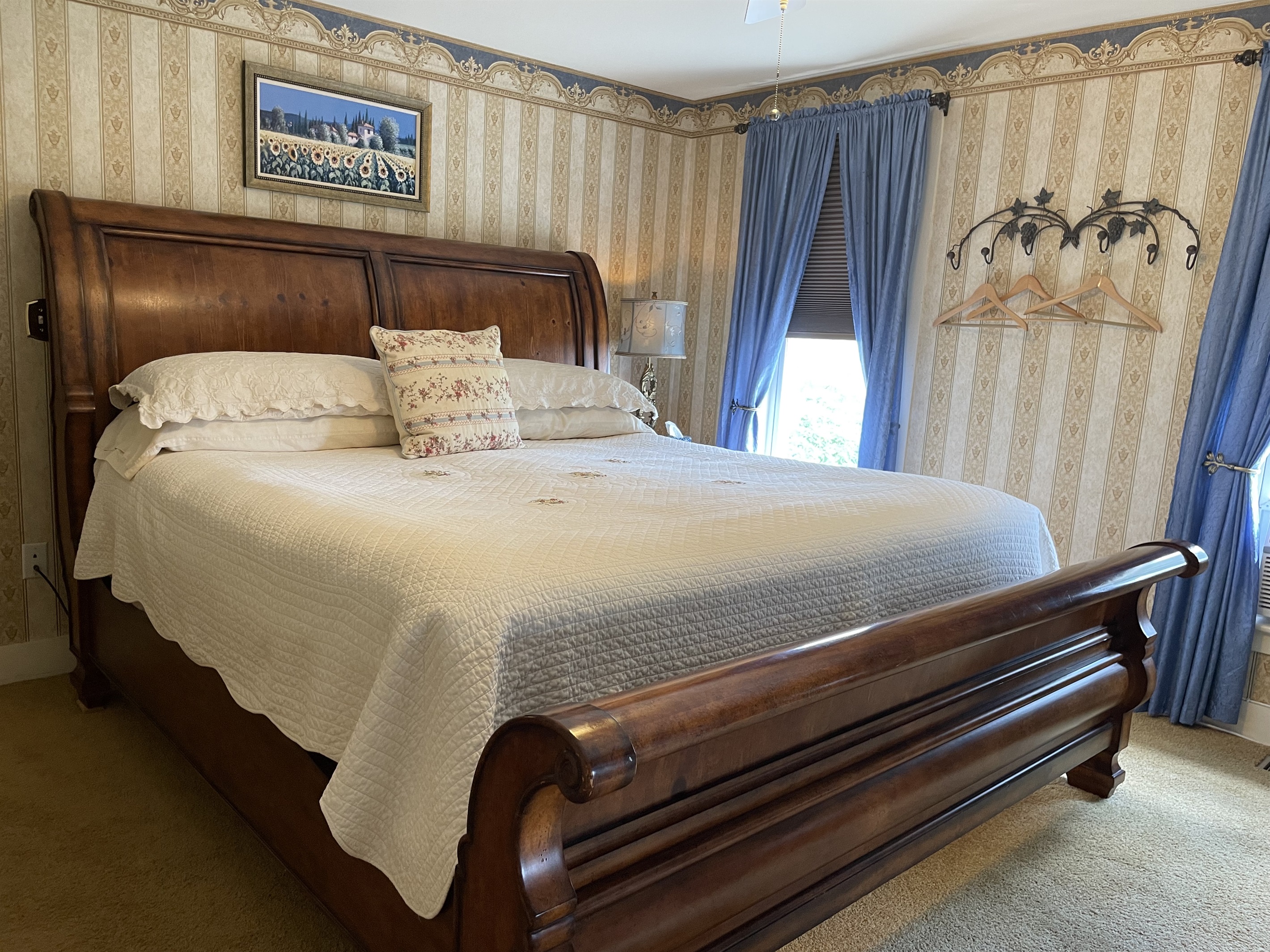 King in Tuscany bdrm