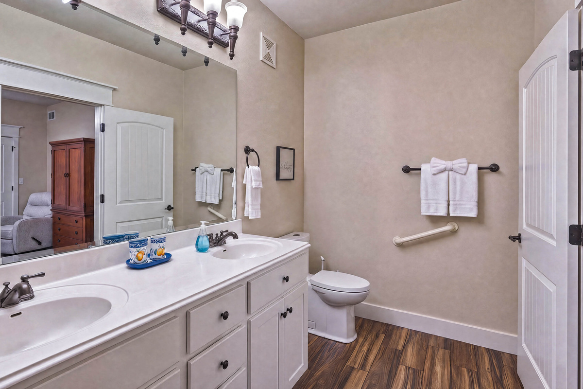 Private ensuite bathroom
