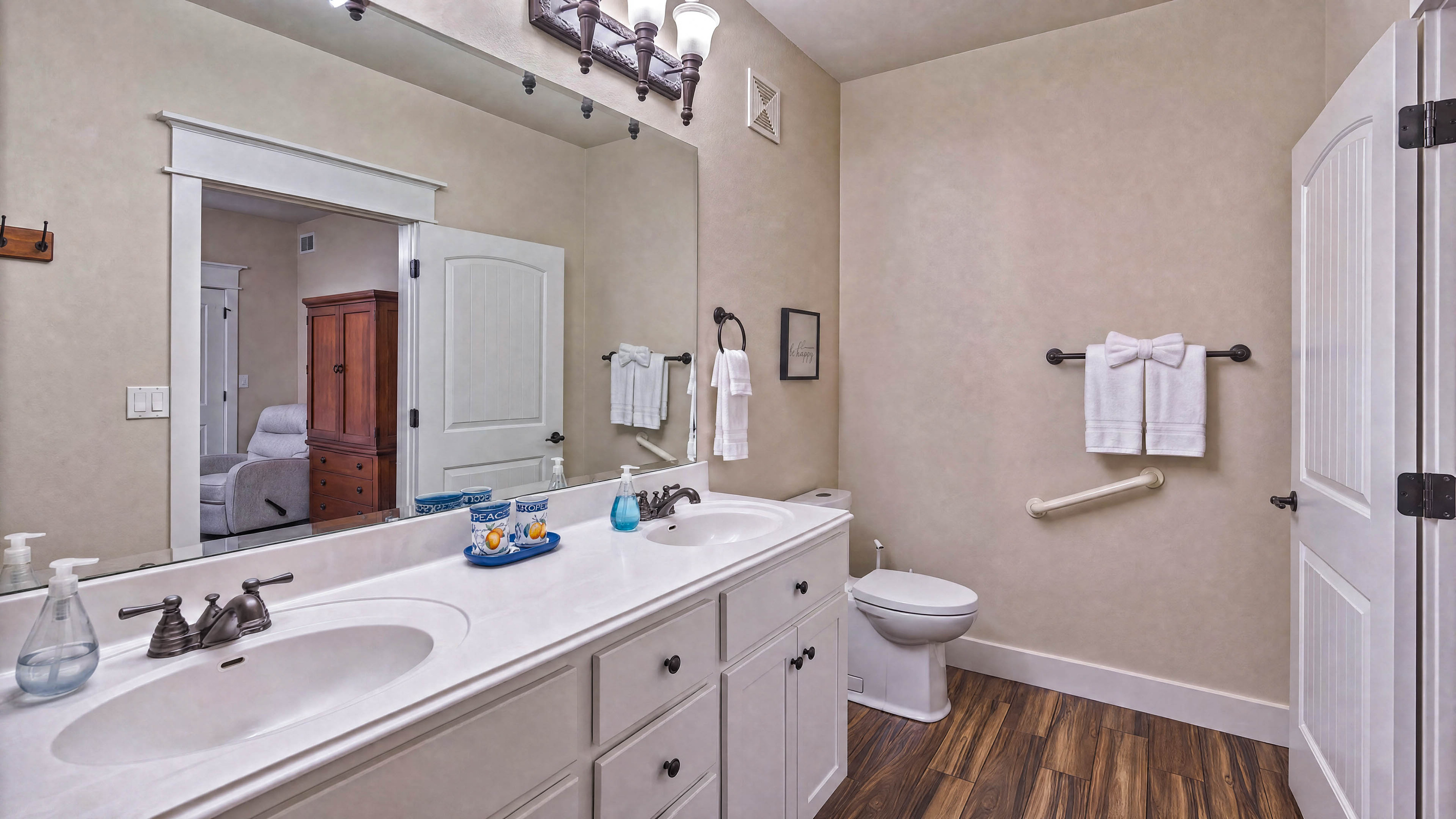 Private ensuite bathroom
