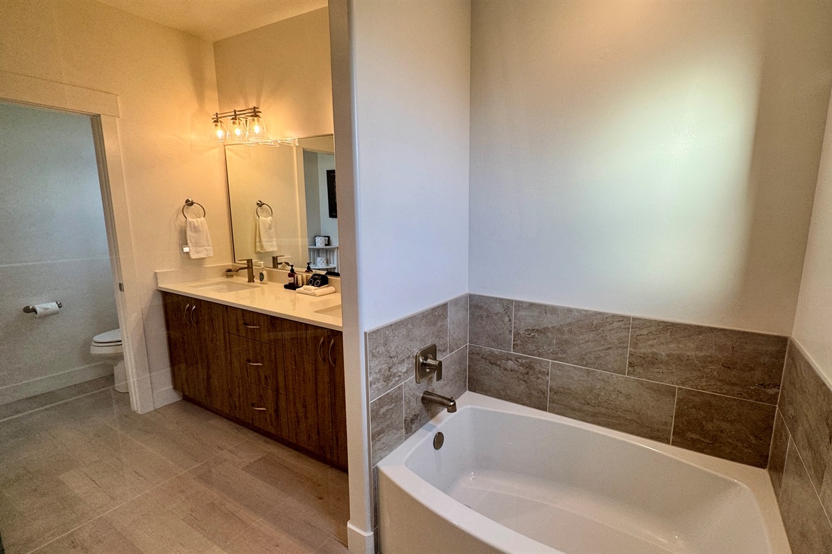 Ensuite bathroom with double sinks