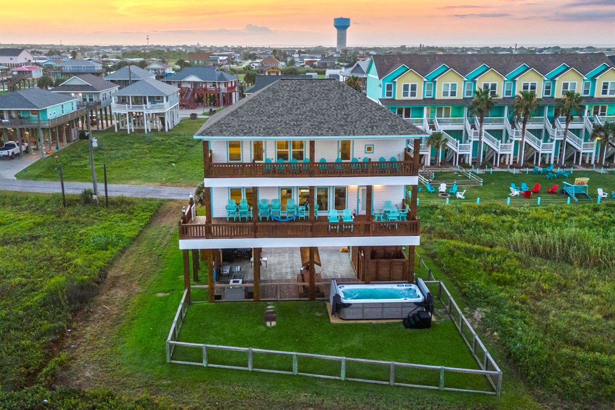 a1df0648ac9f467d9caf9e8911b52a1b Large | Beachhouse | Texas | TX | Vacation Homes | Galveston | Crystal Beach | Kokomo | Breezy Days | Beachfront Elegance | Sunrise Serenity | Southern Sands Property Management, LLC