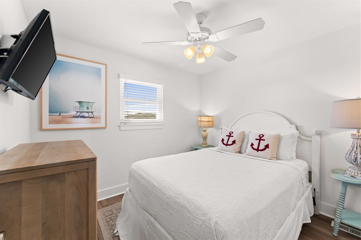 Side B: 3rd-floor Guest King offers a serene escape with modern coastal charm.