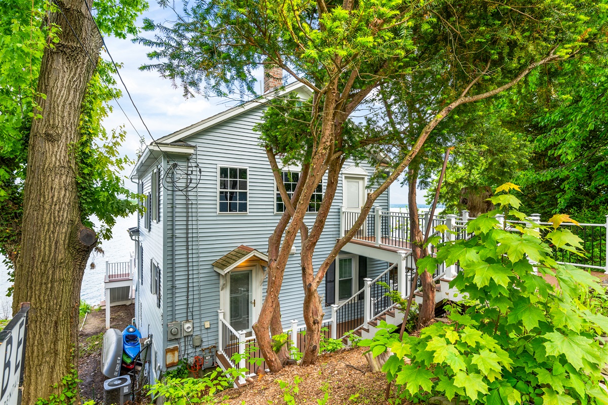 Enjoy direct lakefront living with this charming multi-level getaway, nestled among the trees with panoramic water views! 🌳🏠🌊