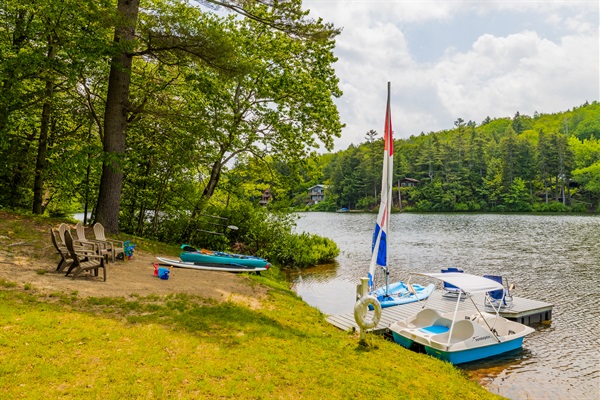 Sail and paddle boats 