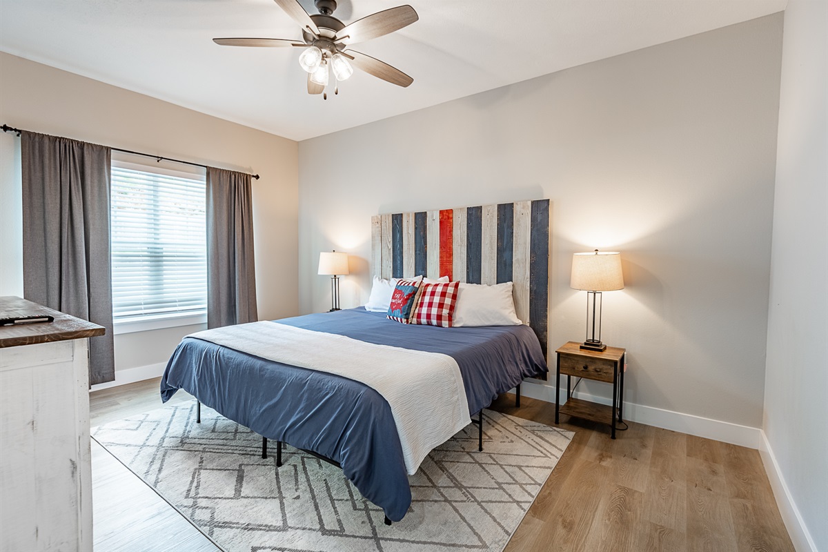 Main Floor King - No Stairs