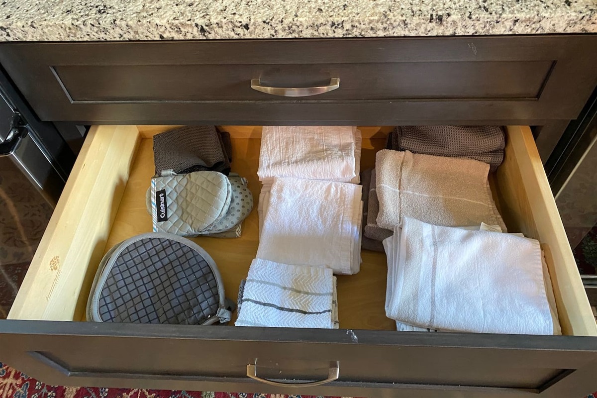 Hot pad holders and kitchen towels.