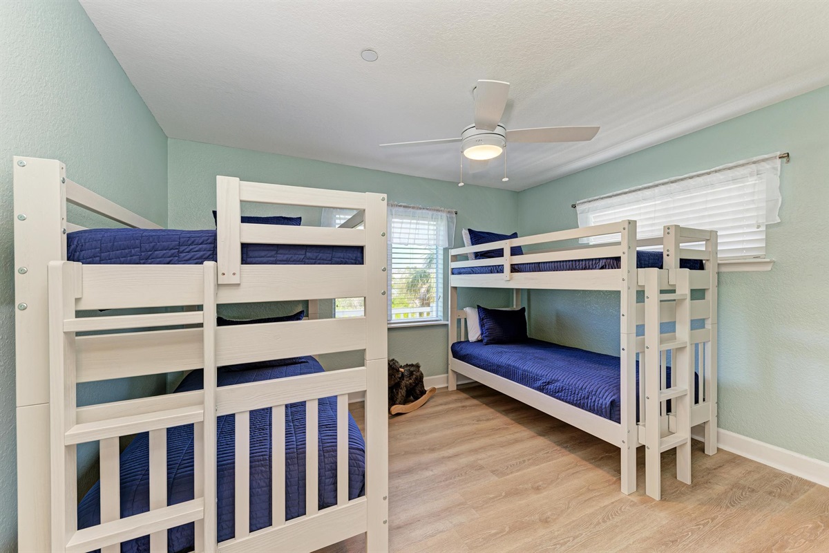 Bunk Room (4 Twin Beds)