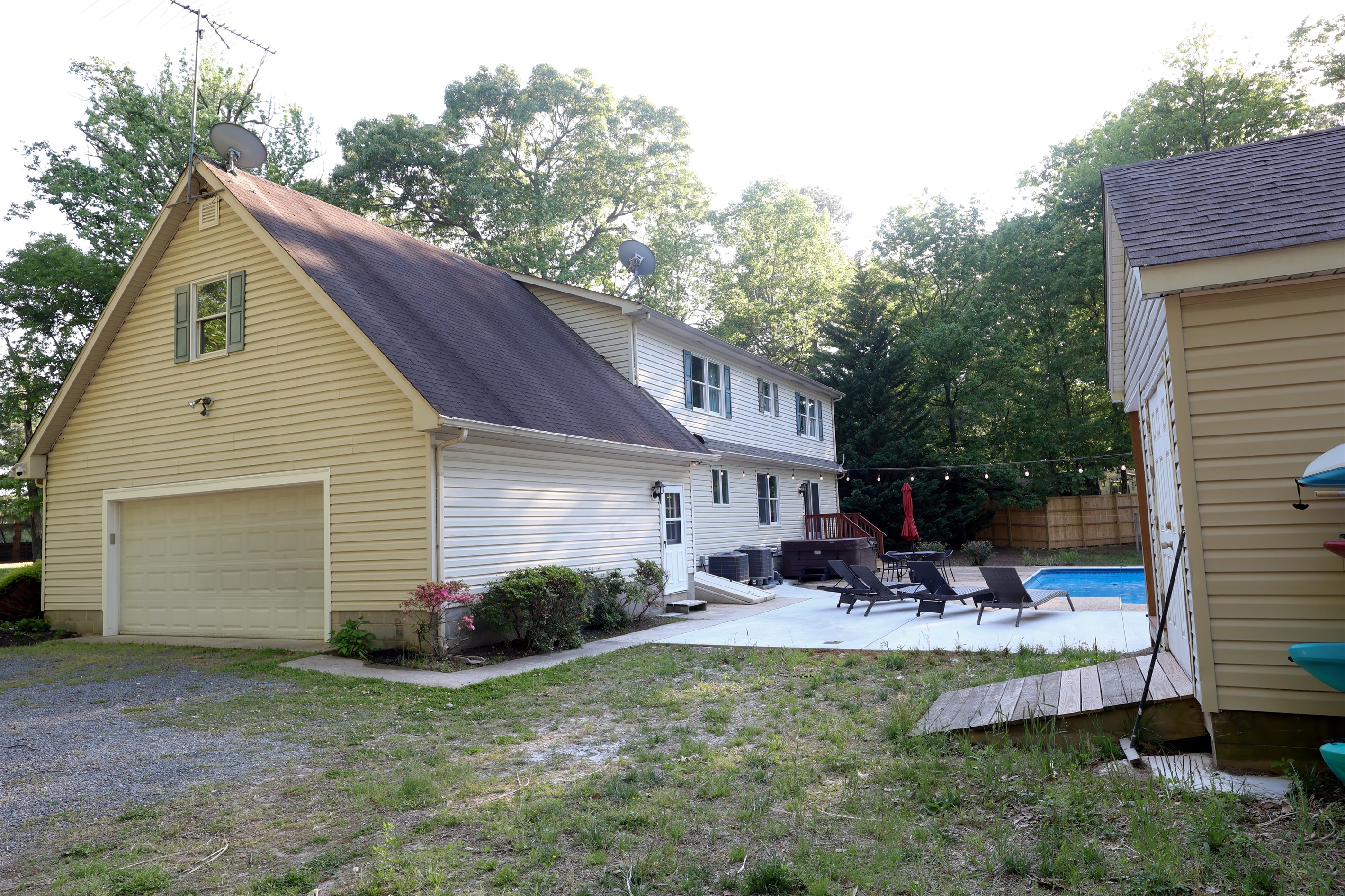 Garage/Parking area
