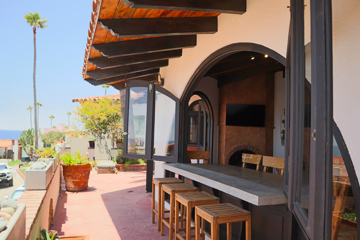 El Nido Patio and Interior / Exterior Dining Table