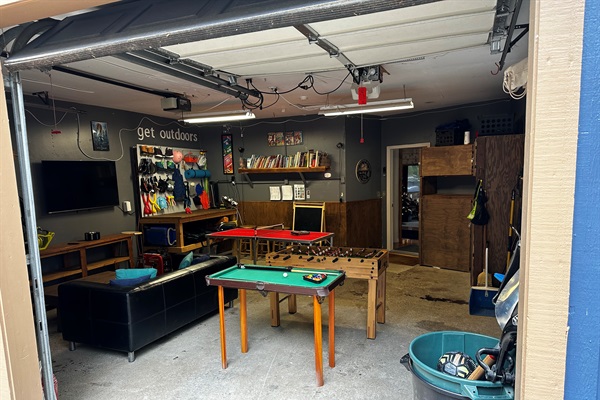 Updated! Tv, Ping Pong, Table Soccer, and Mini Pool