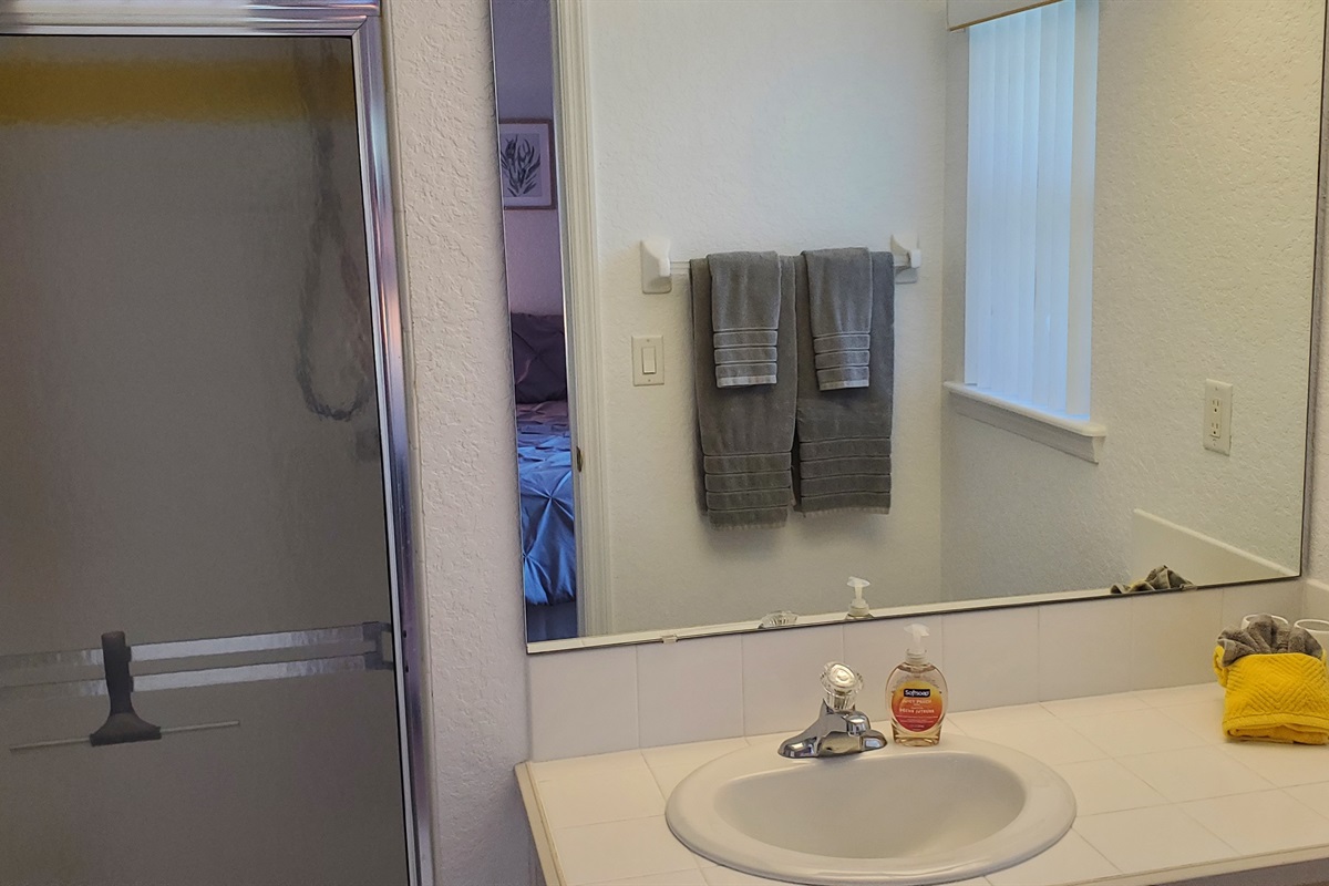 Double/Twin room private bath with walk in shower