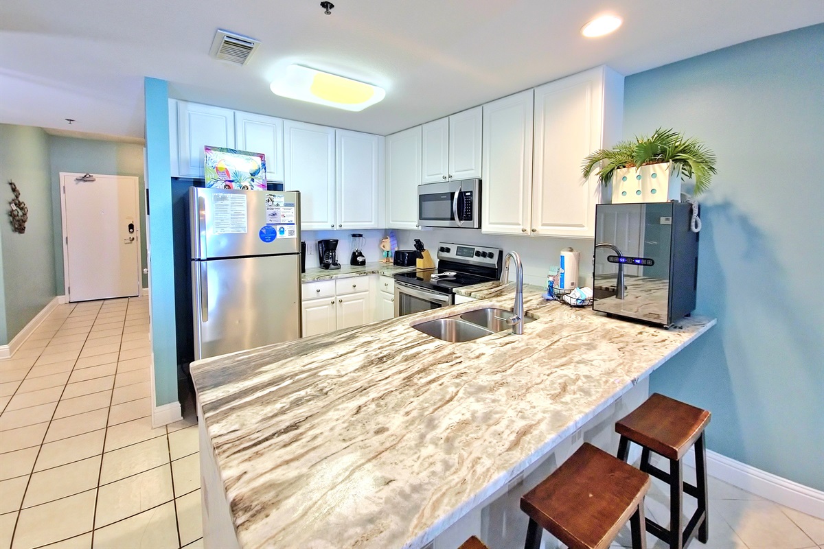 Well-equipped kitchen Keurig, standard coffee pot and wine chiller