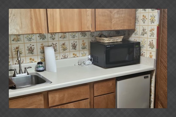 Half-kitchen.