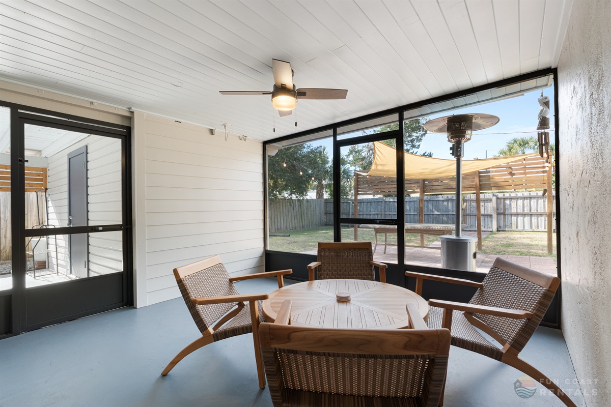 Outdoor Lanai area with lounge seating