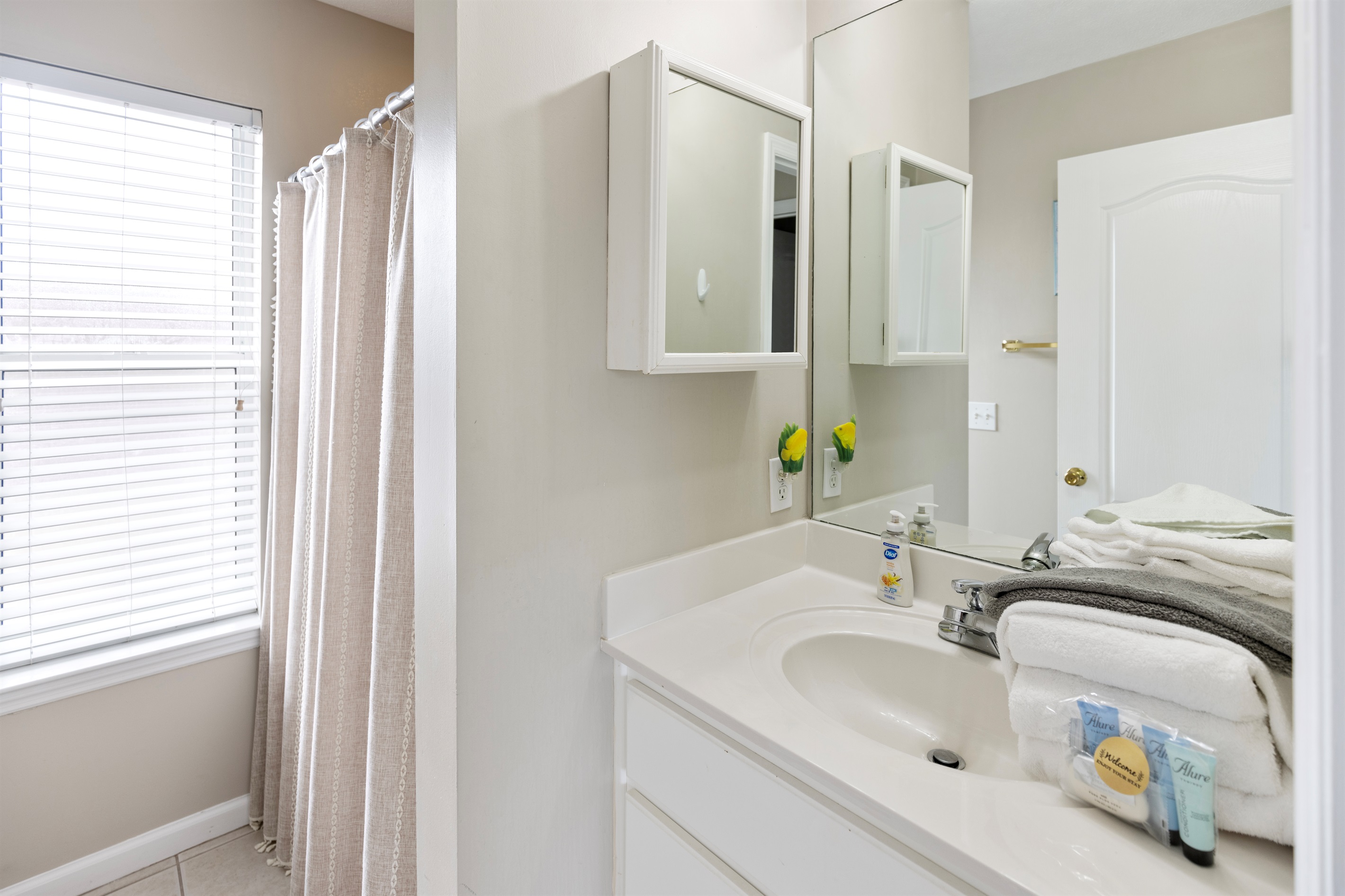 2nd Floor Guest House (Full Residence)