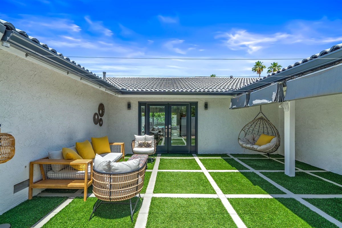 Private front courtyard