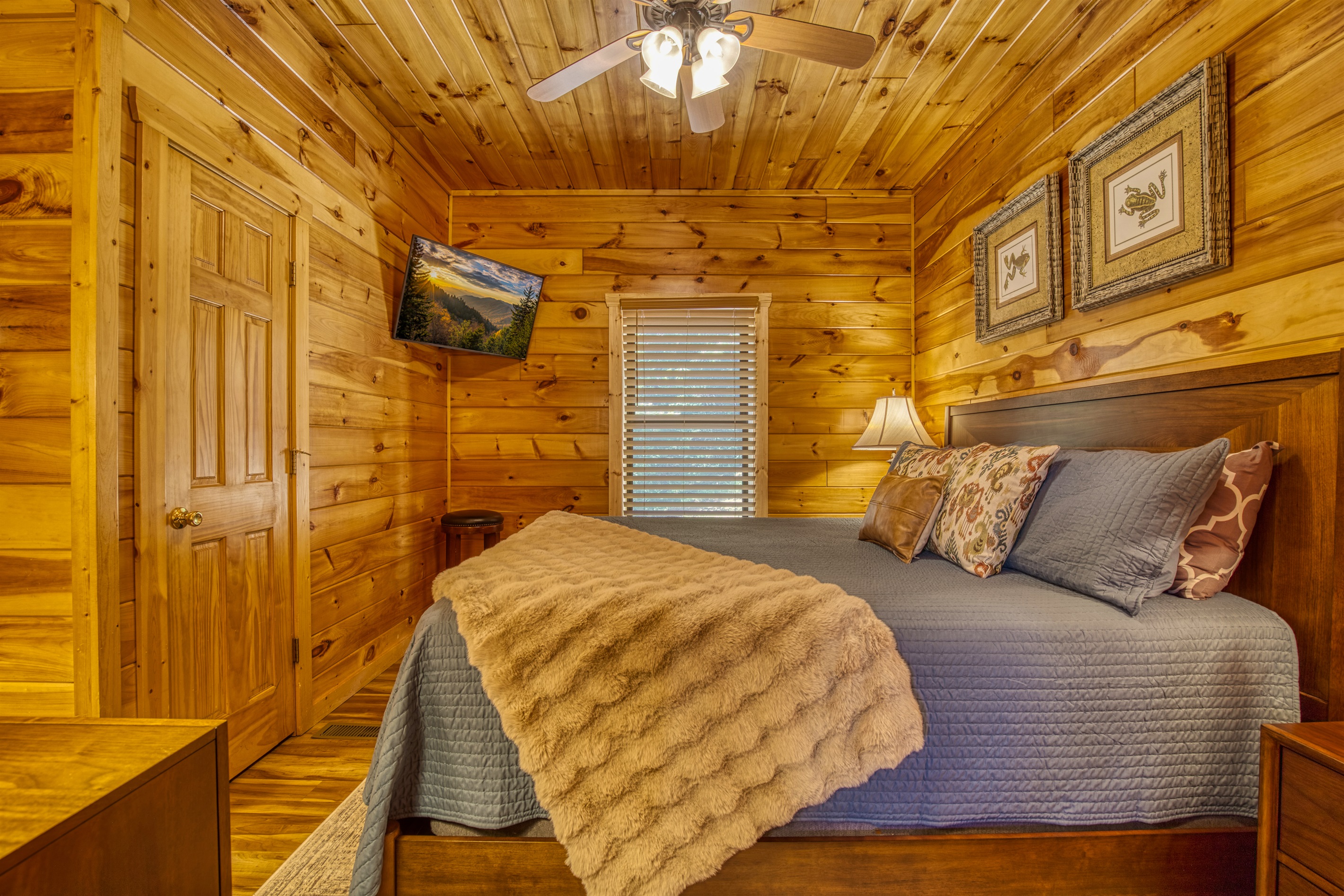 Lower floor KING bed