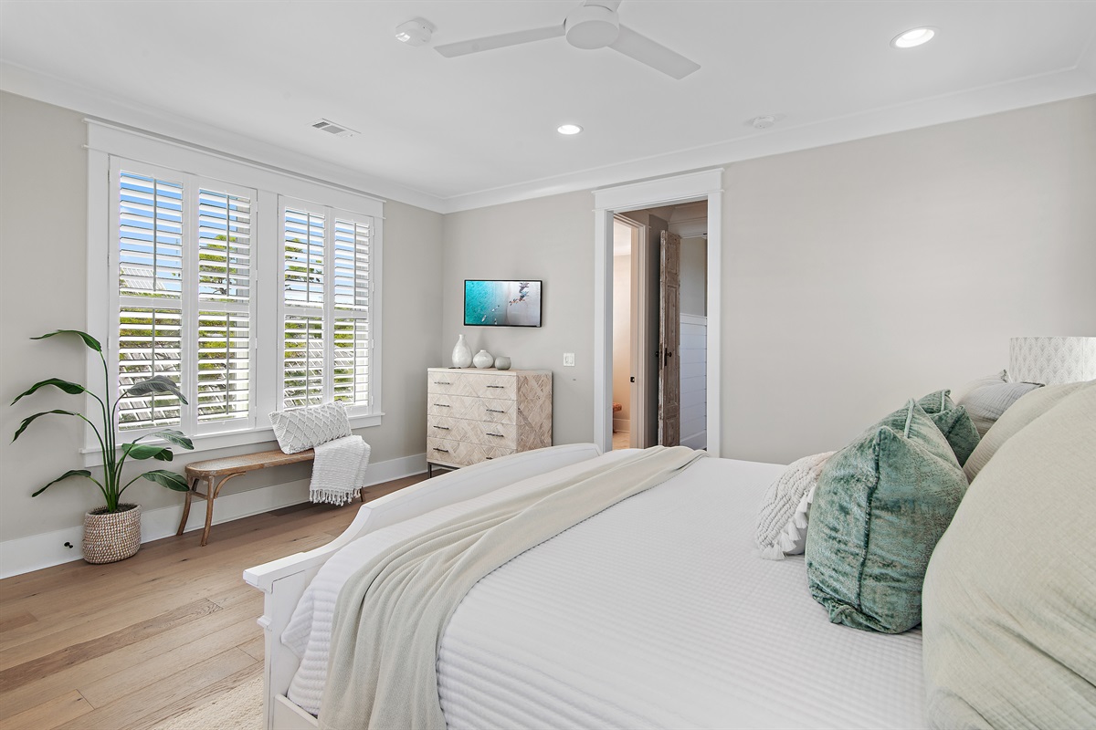 King bed and Smart TV in Master Bedroom