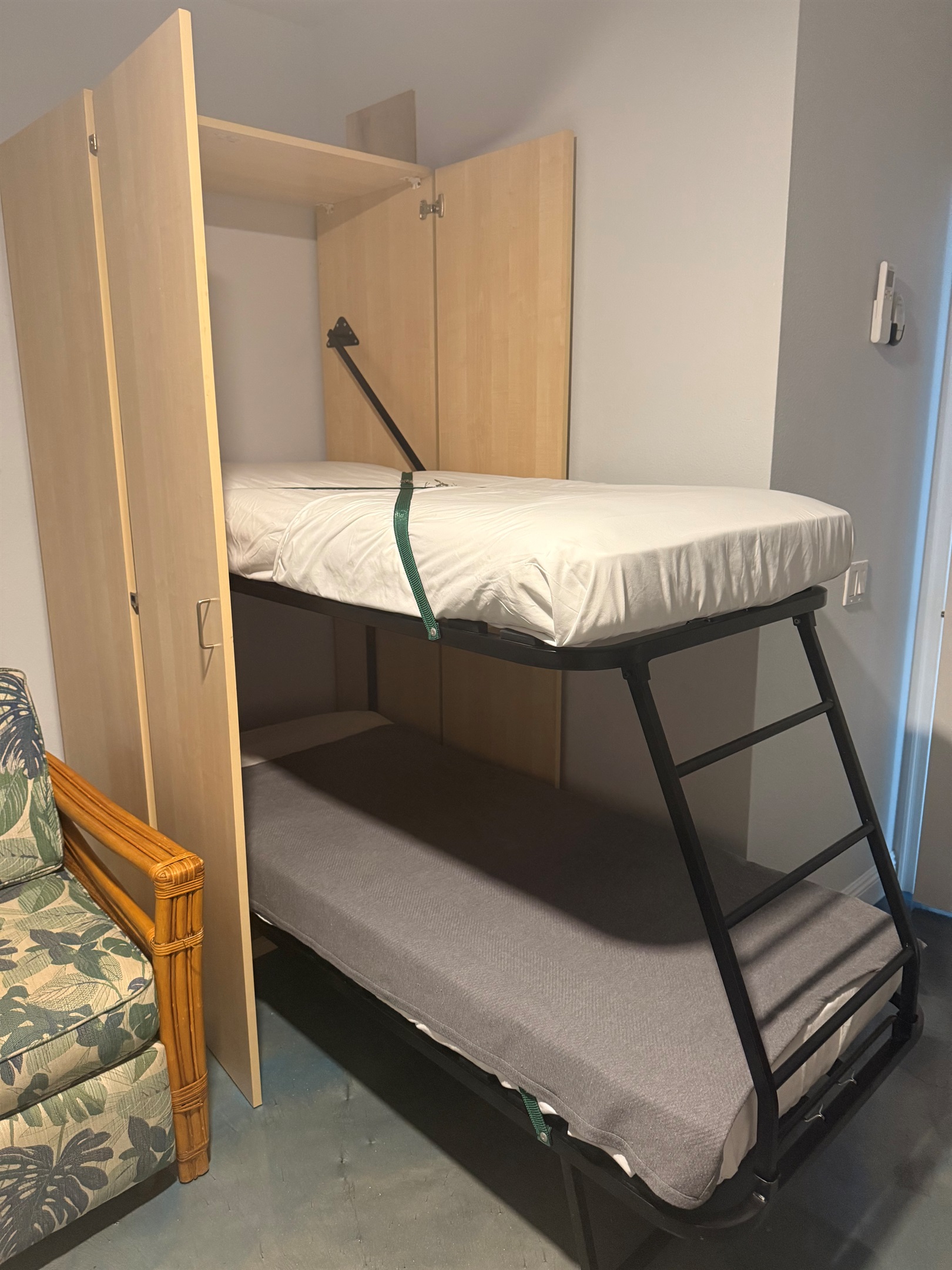 Murphy style twin beds