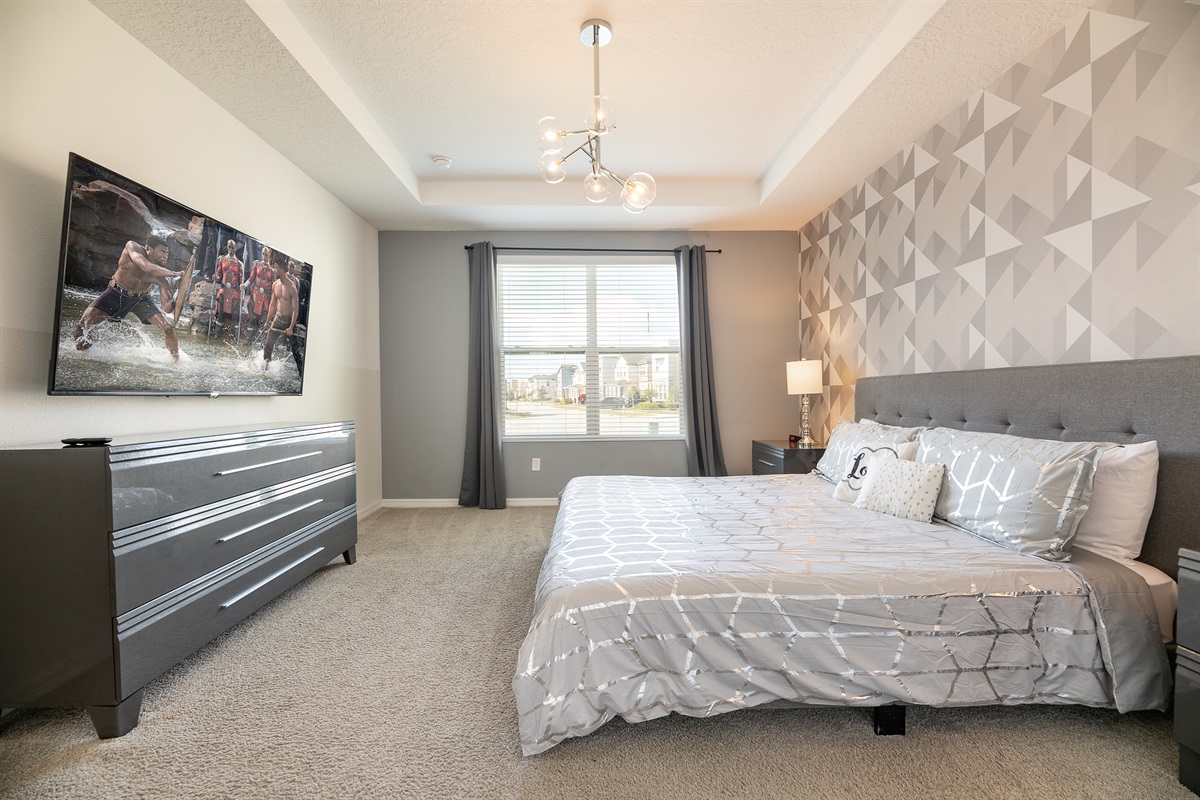 Bedroom 1 - Master En-suite King