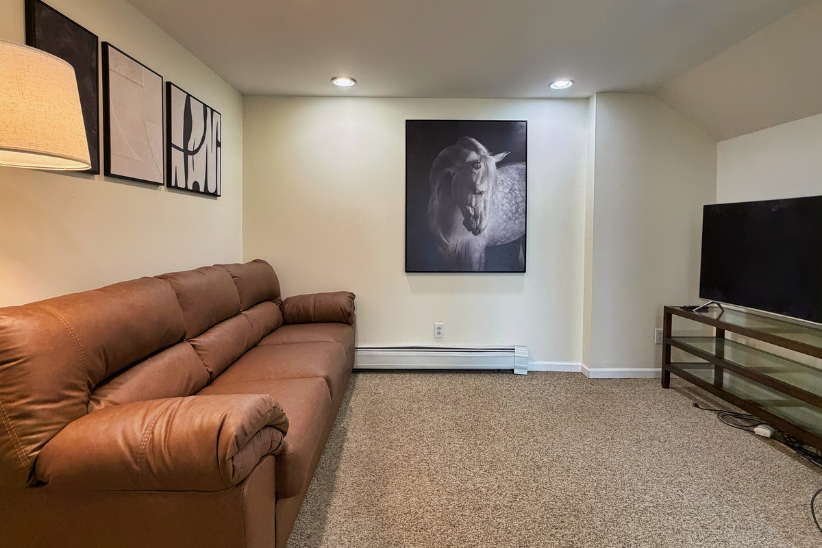 Ground floor game room with a Smart TV