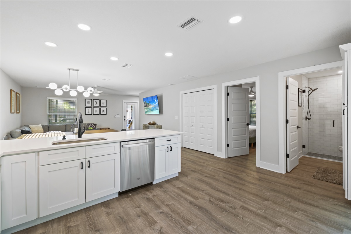 1st floor full bathroom by kitchen and green King room