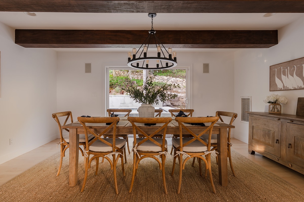 Sonoma-Style Dining Seats 8-10