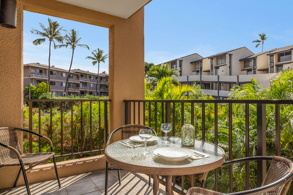 lanai towards mountain